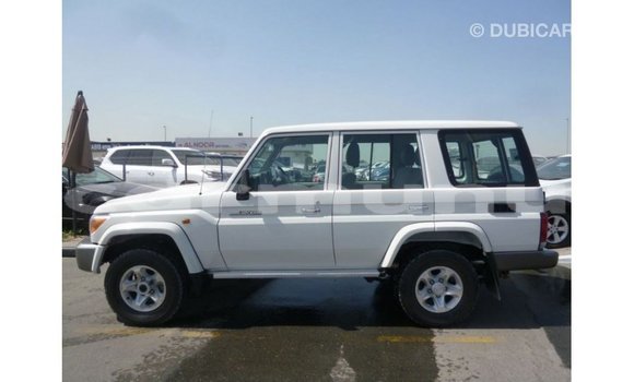 Buy Import Toyota Land Cruiser White Car in Import - Dubai in Region of Bouenza Buy Import Toyota Land Cruiser White Car in Import - Dubai in Region of Bouenza