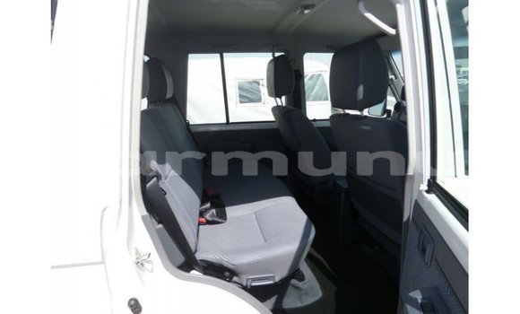 Buy Import Toyota Land Cruiser White Car in Import - Dubai in Region of Bouenza Buy Import Toyota Land Cruiser White Car in Import - Dubai in Region of Bouenza