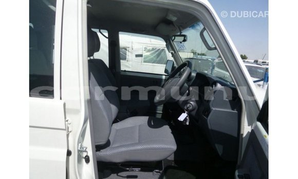 Buy Import Toyota Land Cruiser White Car in Import - Dubai in Region of Bouenza Buy Import Toyota Land Cruiser White Car in Import - Dubai in Region of Bouenza