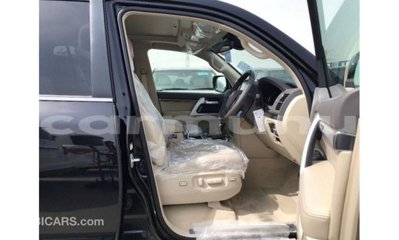 Buy Import Toyota Land Cruiser Black Car in Import - Dubai in Region of Bouenza Buy Import Toyota Land Cruiser Black Car in Import - Dubai in Region of Bouenza