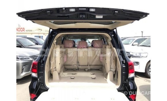 Buy Import Toyota Land Cruiser Black Car in Import - Dubai in Region of Bouenza Buy Import Toyota Land Cruiser Black Car in Import - Dubai in Region of Bouenza