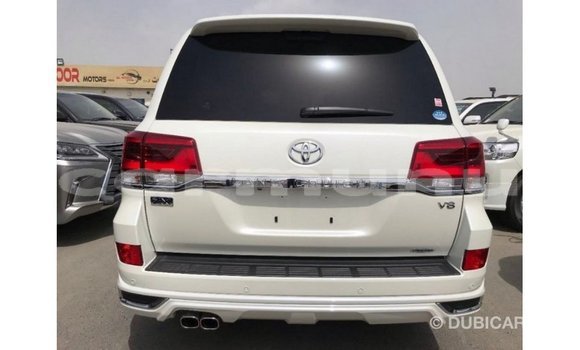 Acheter Import Voiture Toyota Land Cruiser Blanc à Import - Dubai, Région de la Bouenza Acheter Import Voiture Toyota Land Cruiser Blanc à Import - Dubai, Région de la Bouenza