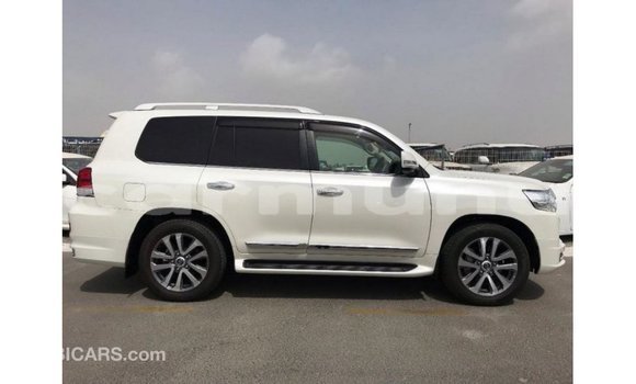 Acheter Import Voiture Toyota Land Cruiser Blanc à Import - Dubai, Région de la Bouenza Acheter Import Voiture Toyota Land Cruiser Blanc à Import - Dubai, Région de la Bouenza