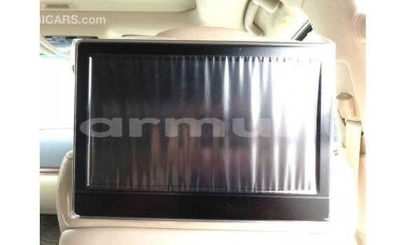 Acheter Import Voiture Toyota Land Cruiser Blanc à Import - Dubai, Région de la Bouenza Acheter Import Voiture Toyota Land Cruiser Blanc à Import - Dubai, Région de la Bouenza