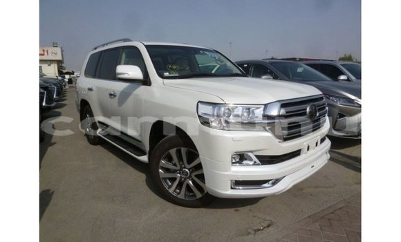 Acheter Import Voiture Toyota Land Cruiser Blanc à Import - Dubai, Région de la Bouenza Acheter Import Voiture Toyota Land Cruiser Blanc à Import - Dubai, Région de la Bouenza