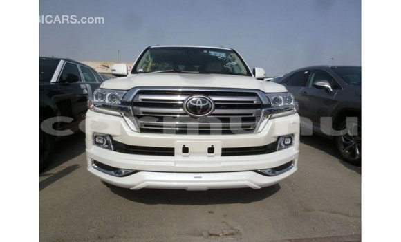 Acheter Import Voiture Toyota Land Cruiser Blanc à Import - Dubai, Région de la Bouenza Acheter Import Voiture Toyota Land Cruiser Blanc à Import - Dubai, Région de la Bouenza