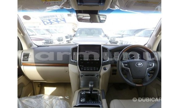 Acheter Import Voiture Toyota Land Cruiser Blanc à Import - Dubai, Région de la Bouenza Acheter Import Voiture Toyota Land Cruiser Blanc à Import - Dubai, Région de la Bouenza