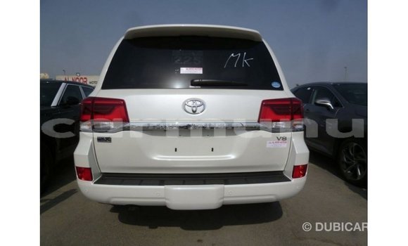 Acheter Import Voiture Toyota Land Cruiser Blanc à Import - Dubai, Région de la Bouenza Acheter Import Voiture Toyota Land Cruiser Blanc à Import - Dubai, Région de la Bouenza