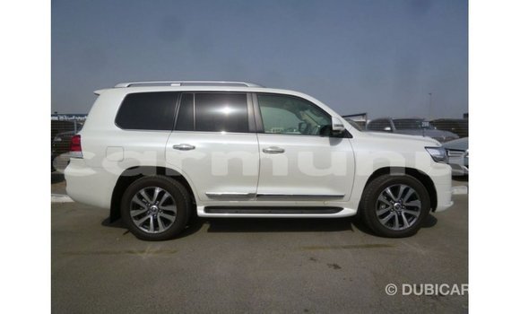 Acheter Import Voiture Toyota Land Cruiser Blanc à Import - Dubai, Région de la Bouenza Acheter Import Voiture Toyota Land Cruiser Blanc à Import - Dubai, Région de la Bouenza