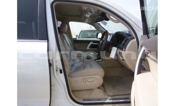 Acheter Import Voiture Toyota Land Cruiser Blanc à Import - Dubai, Région de la Bouenza Acheter Import Voiture Toyota Land Cruiser Blanc à Import - Dubai, Région de la Bouenza