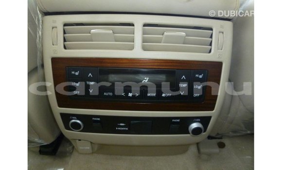 Acheter Import Voiture Toyota Land Cruiser Blanc à Import - Dubai, Région de la Bouenza Acheter Import Voiture Toyota Land Cruiser Blanc à Import - Dubai, Région de la Bouenza