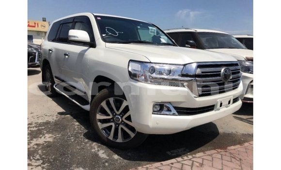 Buy Import Toyota Land Cruiser White Car in Import - Dubai in Region of Bouenza Buy Import Toyota Land Cruiser White Car in Import - Dubai in Region of Bouenza