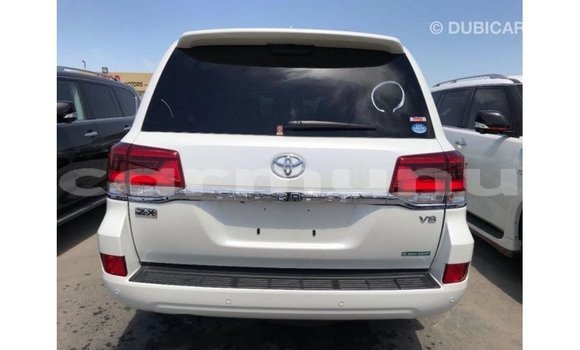 Buy Import Toyota Land Cruiser White Car in Import - Dubai in Region of Bouenza Buy Import Toyota Land Cruiser White Car in Import - Dubai in Region of Bouenza