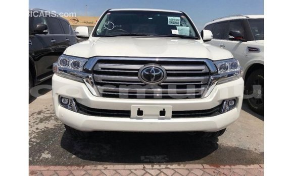 Buy Import Toyota Land Cruiser White Car in Import - Dubai in Region of Bouenza Buy Import Toyota Land Cruiser White Car in Import - Dubai in Region of Bouenza