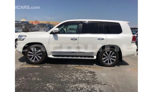 Buy Import Toyota Land Cruiser White Car in Import - Dubai in Region of Bouenza Buy Import Toyota Land Cruiser White Car in Import - Dubai in Region of Bouenza
