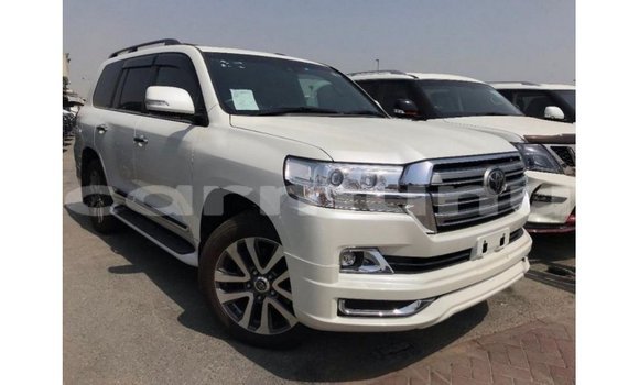 Buy Import Toyota Land Cruiser White Car in Import - Dubai in Region of Bouenza Buy Import Toyota Land Cruiser White Car in Import - Dubai in Region of Bouenza