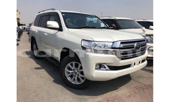 Buy Import Toyota Land Cruiser White Car in Import - Dubai in Region of Bouenza Buy Import Toyota Land Cruiser White Car in Import - Dubai in Region of Bouenza