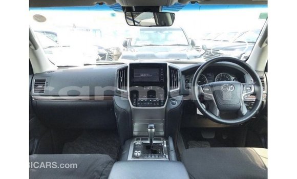 Buy Import Toyota Land Cruiser White Car in Import - Dubai in Region of Bouenza Buy Import Toyota Land Cruiser White Car in Import - Dubai in Region of Bouenza