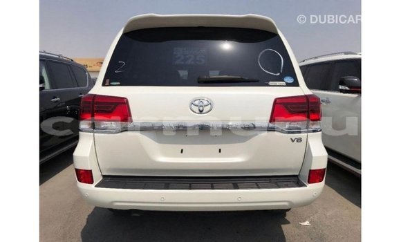 Buy Import Toyota Land Cruiser White Car in Import - Dubai in Region of Bouenza Buy Import Toyota Land Cruiser White Car in Import - Dubai in Region of Bouenza