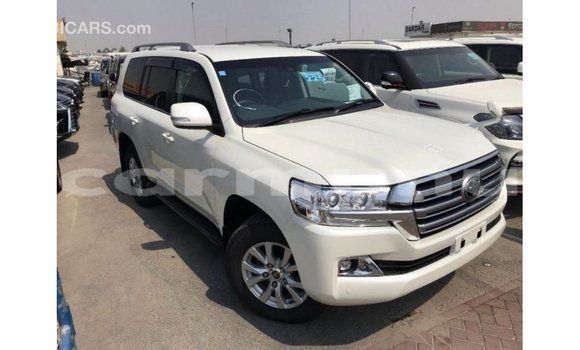 Buy Import Toyota Land Cruiser White Car in Import - Dubai in Region of Bouenza Buy Import Toyota Land Cruiser White Car in Import - Dubai in Region of Bouenza