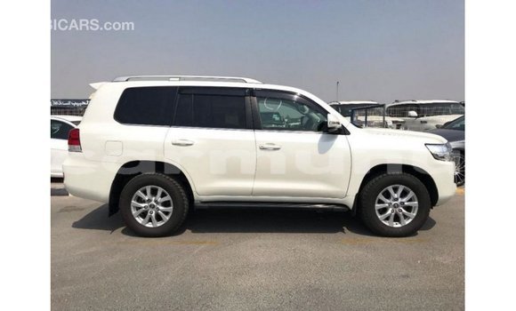 Buy Import Toyota Land Cruiser White Car in Import - Dubai in Region of Bouenza Buy Import Toyota Land Cruiser White Car in Import - Dubai in Region of Bouenza