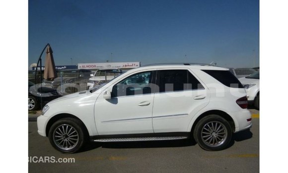 Buy Import Mercedes-Benz 190 White Car in Import - Dubai in Region of Bouenza Buy Import Mercedes-Benz 190 White Car in Import - Dubai in Region of Bouenza