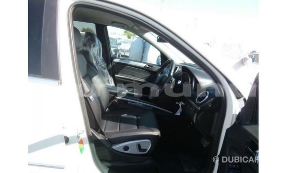 Buy Import Mercedes-Benz 190 White Car in Import - Dubai in Region of Bouenza Buy Import Mercedes-Benz 190 White Car in Import - Dubai in Region of Bouenza