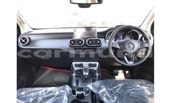 Buy Import Mercedes-Benz 250 Black Car in Import - Dubai in Region of Bouenza Buy Import Mercedes-Benz 250 Black Car in Import - Dubai in Region of Bouenza