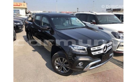 Buy Import Mercedes-Benz 250 Black Car in Import - Dubai in Region of Bouenza Buy Import Mercedes-Benz 250 Black Car in Import - Dubai in Region of Bouenza