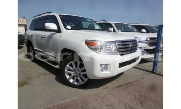 Acheter Import Voiture Toyota Land Cruiser Blanc à Import - Dubai, Région de la Bouenza Acheter Import Voiture Toyota Land Cruiser Blanc à Import - Dubai, Région de la Bouenza