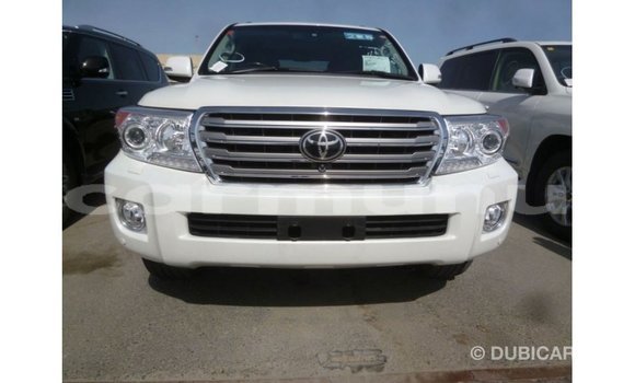 Acheter Import Voiture Toyota Land Cruiser Blanc à Import - Dubai, Région de la Bouenza Acheter Import Voiture Toyota Land Cruiser Blanc à Import - Dubai, Région de la Bouenza