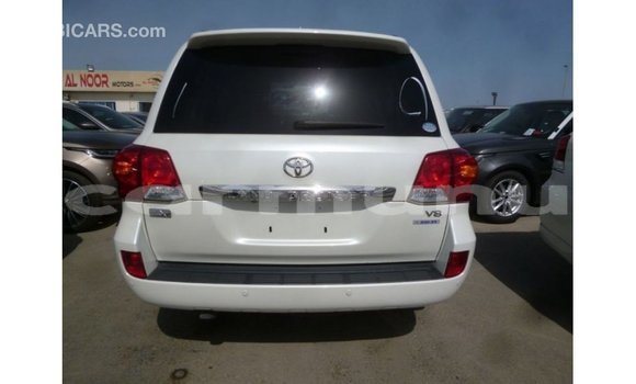 Acheter Import Voiture Toyota Land Cruiser Blanc à Import - Dubai, Région de la Bouenza Acheter Import Voiture Toyota Land Cruiser Blanc à Import - Dubai, Région de la Bouenza