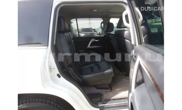 Acheter Import Voiture Toyota Land Cruiser Blanc à Import - Dubai, Région de la Bouenza Acheter Import Voiture Toyota Land Cruiser Blanc à Import - Dubai, Région de la Bouenza
