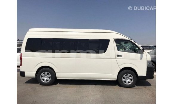 Acheter Import Voiture Toyota Hiace Blanc à Import - Dubai, Région de la Bouenza Acheter Import Voiture Toyota Hiace Blanc à Import - Dubai, Région de la Bouenza