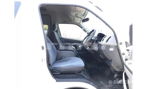 Acheter Import Voiture Toyota Hiace Blanc à Import - Dubai, Région de la Bouenza Acheter Import Voiture Toyota Hiace Blanc à Import - Dubai, Région de la Bouenza