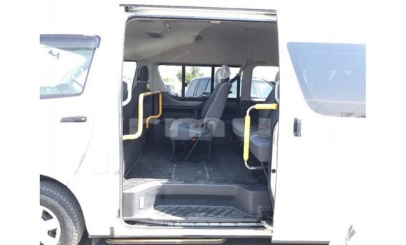 Acheter Import Voiture Toyota Hiace Blanc à Import - Dubai, Région de la Bouenza Acheter Import Voiture Toyota Hiace Blanc à Import - Dubai, Région de la Bouenza