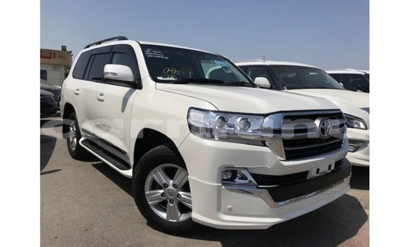 Buy Import Toyota Land Cruiser White Car in Import - Dubai in Region of Bouenza Buy Import Toyota Land Cruiser White Car in Import - Dubai in Region of Bouenza