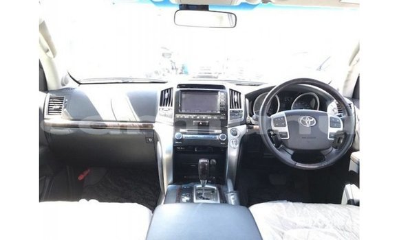 Buy Import Toyota Land Cruiser White Car in Import - Dubai in Region of Bouenza Buy Import Toyota Land Cruiser White Car in Import - Dubai in Region of Bouenza