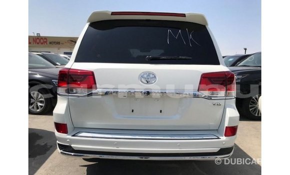 Buy Import Toyota Land Cruiser White Car in Import - Dubai in Region of Bouenza Buy Import Toyota Land Cruiser White Car in Import - Dubai in Region of Bouenza
