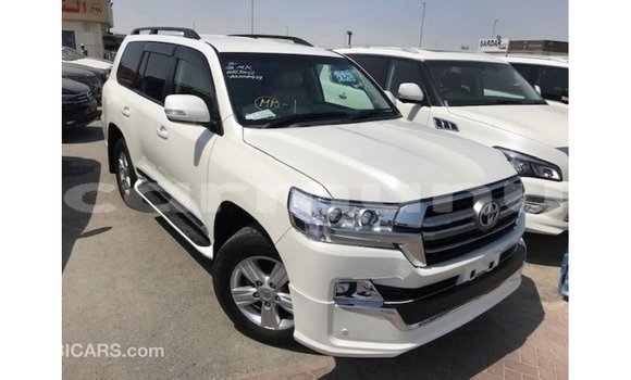 Buy Import Toyota Land Cruiser White Car in Import - Dubai in Region of Bouenza Buy Import Toyota Land Cruiser White Car in Import - Dubai in Region of Bouenza
