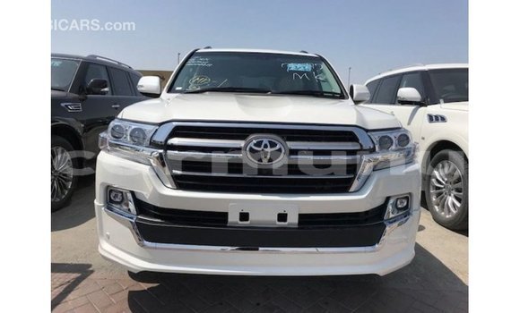 Buy Import Toyota Land Cruiser White Car in Import - Dubai in Region of Bouenza Buy Import Toyota Land Cruiser White Car in Import - Dubai in Region of Bouenza