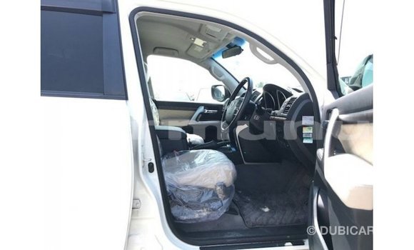 Buy Import Toyota Land Cruiser White Car in Import - Dubai in Region of Bouenza Buy Import Toyota Land Cruiser White Car in Import - Dubai in Region of Bouenza