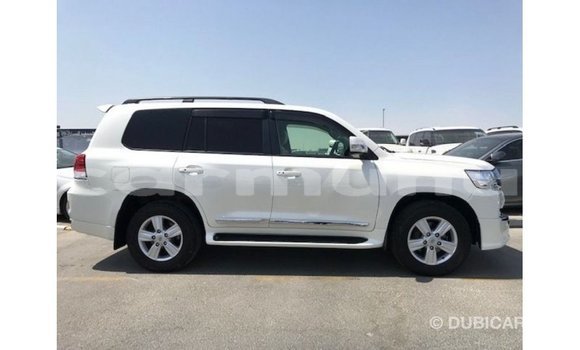 Buy Import Toyota Land Cruiser White Car in Import - Dubai in Region of Bouenza Buy Import Toyota Land Cruiser White Car in Import - Dubai in Region of Bouenza