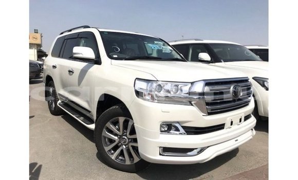 Buy Import Toyota Land Cruiser White Car in Import - Dubai in Region of Bouenza Buy Import Toyota Land Cruiser White Car in Import - Dubai in Region of Bouenza