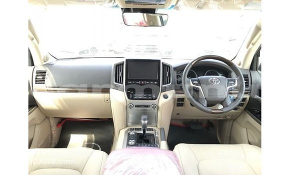 Buy Import Toyota Land Cruiser White Car in Import - Dubai in Region of Bouenza Buy Import Toyota Land Cruiser White Car in Import - Dubai in Region of Bouenza