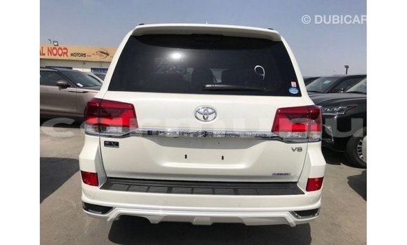 Buy Import Toyota Land Cruiser White Car in Import - Dubai in Region of Bouenza Buy Import Toyota Land Cruiser White Car in Import - Dubai in Region of Bouenza