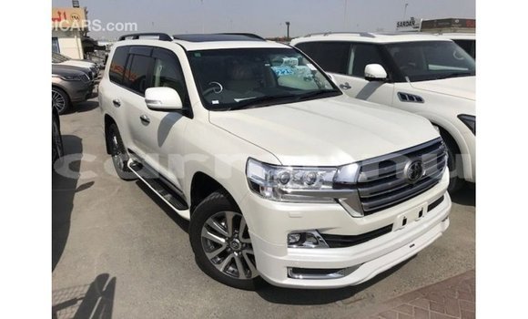 Buy Import Toyota Land Cruiser White Car in Import - Dubai in Region of Bouenza Buy Import Toyota Land Cruiser White Car in Import - Dubai in Region of Bouenza