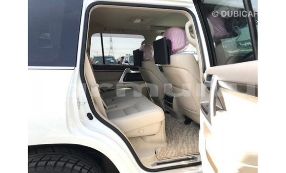 Buy Import Toyota Land Cruiser White Car in Import - Dubai in Region of Bouenza Buy Import Toyota Land Cruiser White Car in Import - Dubai in Region of Bouenza
