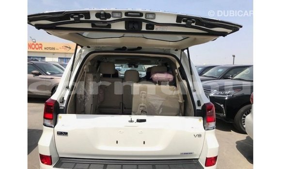 Buy Import Toyota Land Cruiser White Car in Import - Dubai in Region of Bouenza Buy Import Toyota Land Cruiser White Car in Import - Dubai in Region of Bouenza