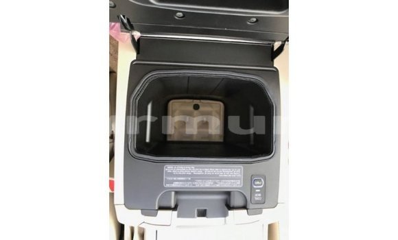 Buy Import Toyota Land Cruiser White Car in Import - Dubai in Region of Bouenza Buy Import Toyota Land Cruiser White Car in Import - Dubai in Region of Bouenza